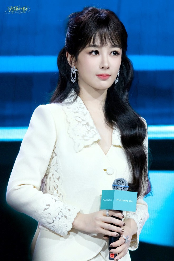 Địch Lệ Nhiệt Ba khiến Dương Tử xấu hổ- Ảnh 1.