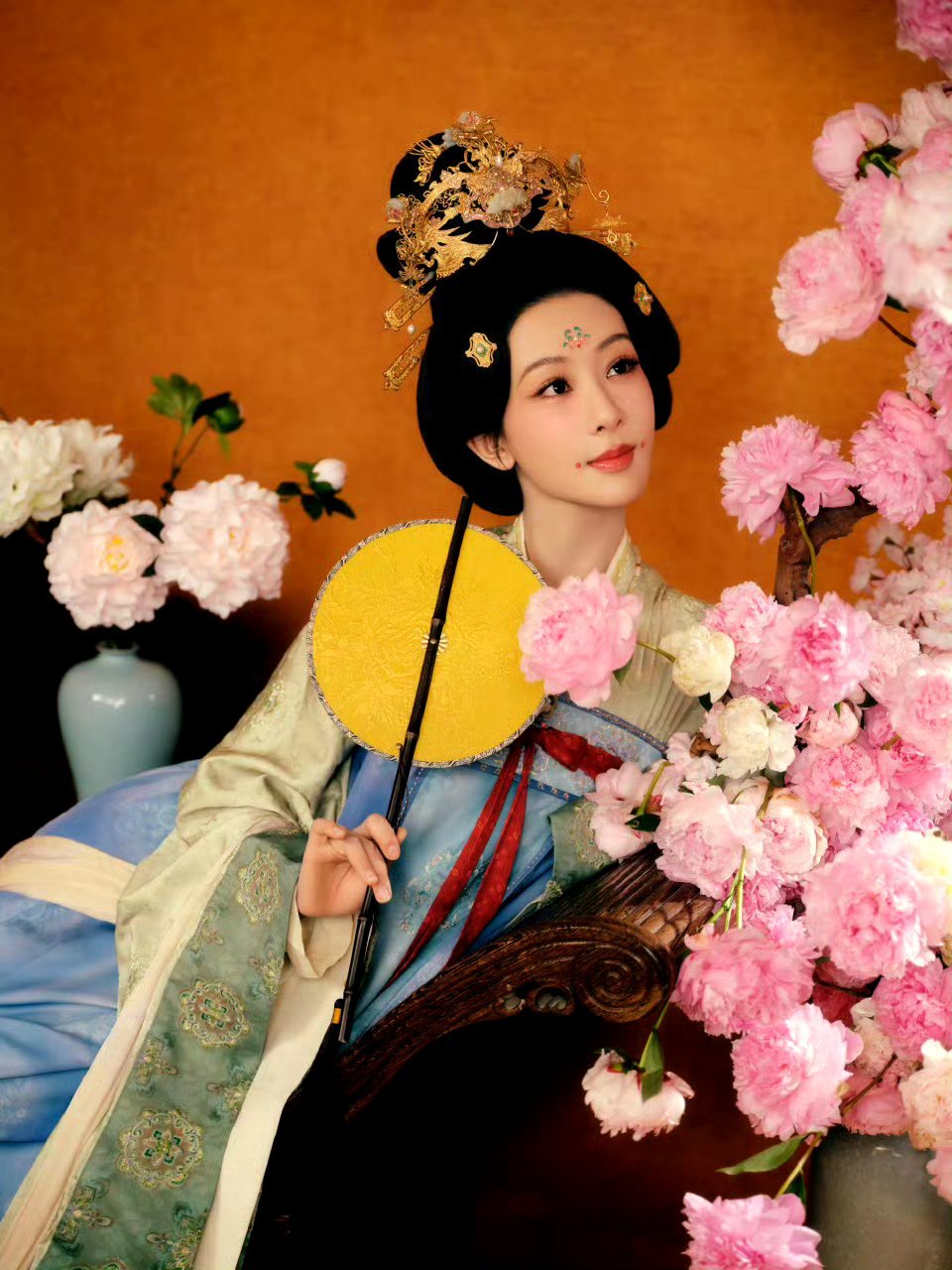 Mỹ nhân đẹp nhất Đêm hội Weibo 2025: Nhan sắc xé sách bước ra, chặt chém cả dàn sao vì lên đồ chẳng giống ai- Ảnh 5. Mỹ nhân đẹp nhất Đêm hội Weibo 2025: Nhan sắc xé sách bước ra, chặt chém cả dàn sao vì lên đồ chẳng giống ai- Ảnh 5.