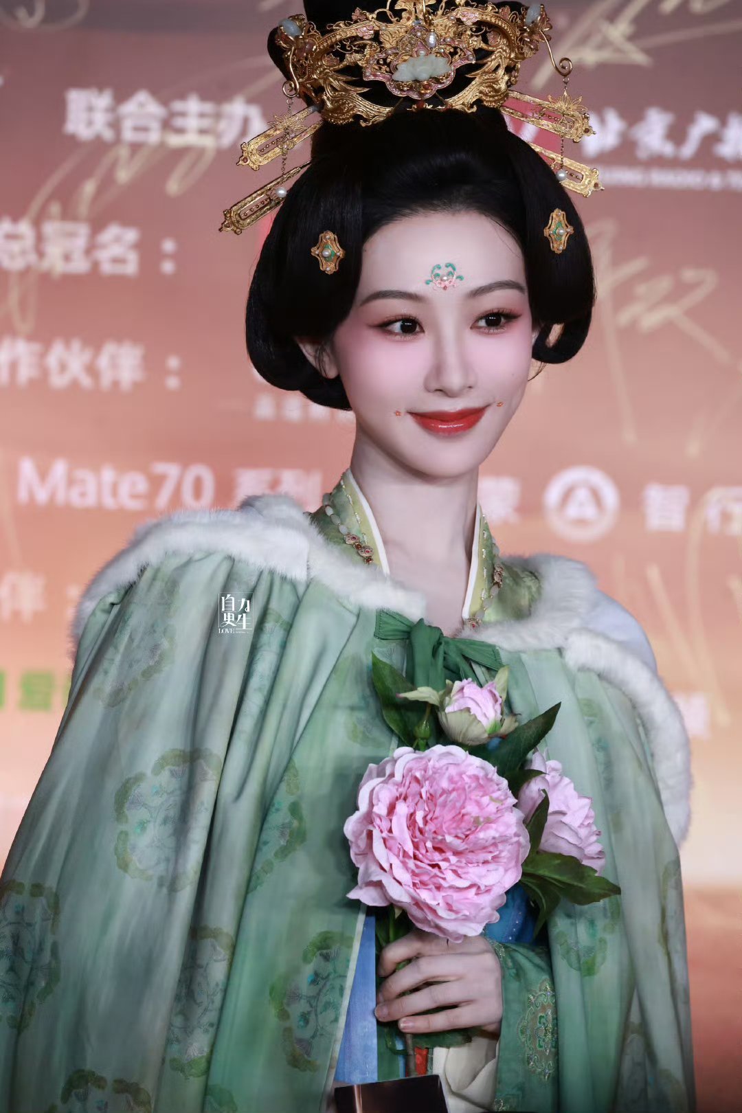 Mỹ nhân đẹp nhất Đêm hội Weibo 2025: Nhan sắc xé sách bước ra, chặt chém cả dàn sao vì lên đồ chẳng giống ai- Ảnh 4. Mỹ nhân đẹp nhất Đêm hội Weibo 2025: Nhan sắc xé sách bước ra, chặt chém cả dàn sao vì lên đồ chẳng giống ai- Ảnh 4.