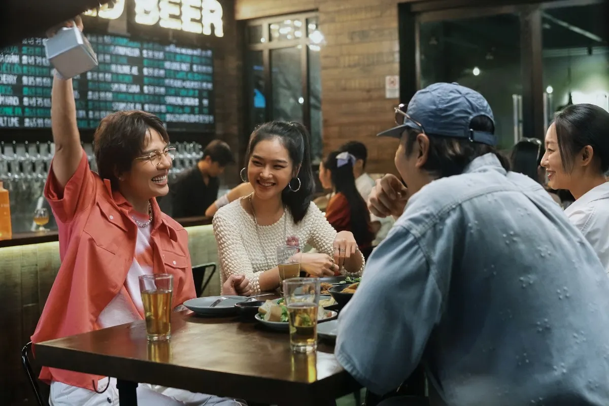 Sao lại có phim Việt đáng yêu thế này cơ chứ: Cả MXH chưa thấy ai chê, cặp chính đẹp xuyên quốc gia mê chết đi được- Ảnh 3.