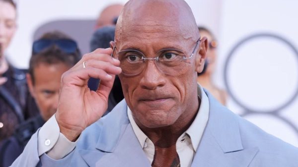 Sao Nam Dwayne Johnson Bật Khóc Trong Tràng Pháo Tay Cho Phim The Smashing Machine dwayne johnson7 expbjpg