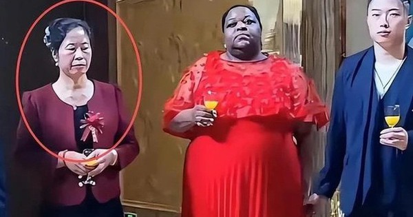 Chàng trai 27 tuổi cưới mẹ đơn thân 47 tuổi, bố mẹ có phản ứng "lạ" e don than 47 tuoi bo me co phan ung la1 1761279067222810541450 25 0 438 660 crop 17612790964271965019663 1761282414599196731 0 31 562 930 crop 1761282421022802450810jpg