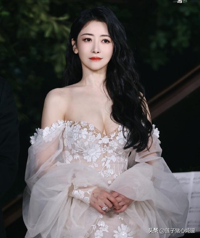 Nữ thần cổ trang bị bạn trai tung ảnh nóng chấn động, nay có cái kết bất ngờ bên “hồng hài nhi”- Ảnh 1.