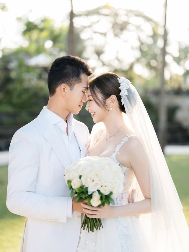 e2syfcdvok1yd5z8ko9tty04tmehrno-1763192146426699183033-1763268222162-17632682224192137218015 "Mỹ nhân đáng giá 39 tỷ" bất ngờ lên hoa xe lần 2, lập thỏa thuận "2 không" gây choáng với chồng thiếu gia e2syfcdvok1yd5z8ko9tty04tmehrno 1763192146426699183033 1763268222162 17632682224192137218015