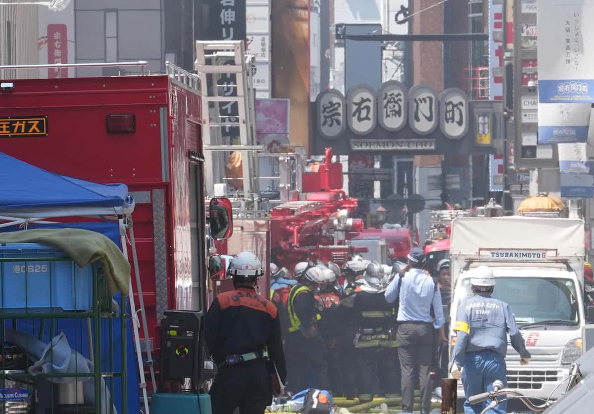 Cháy lớn tại khu phố sầm uất ở Osaka khiến 2 lính cứu hoả thiệt mạng, nhiều người nhập viện, huy động 70 xe chữa cháy- Ảnh 3. Cháy lớn tại khu phố sầm uất ở Osaka khiến 2 lính cứu hoả thiệt mạng, nhiều người nhập viện, huy động 70 xe chữa cháy- Ảnh 3.