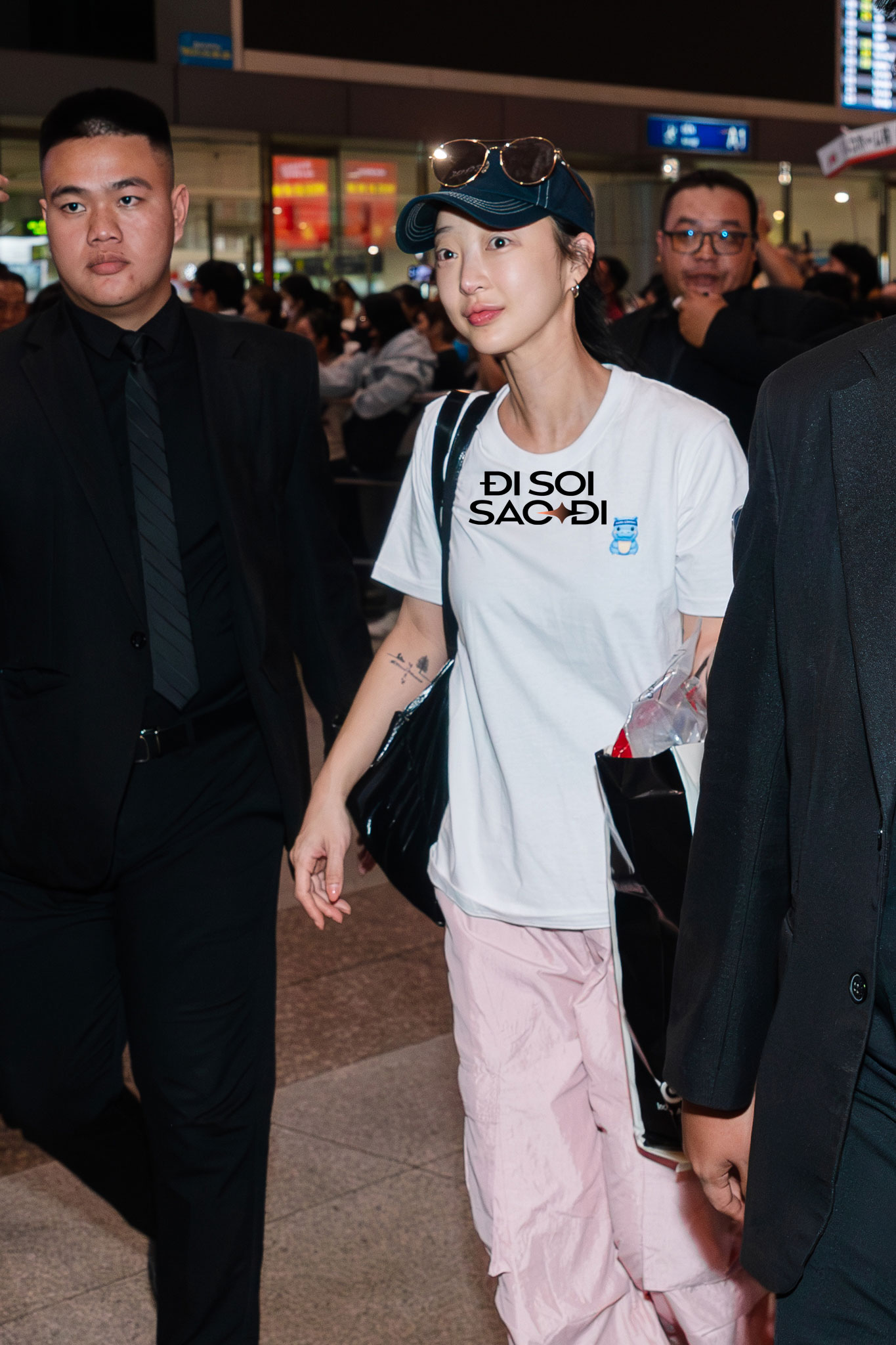 Dàn sao WATERBOMB ngày 2 đổ bộ Tân Sơn Nhất: Hwasa - EXID sexy Dàn sao WATERBOMB ngày 2 đổ bộ Tân Sơn Nhất: Hwasa - EXID sexy