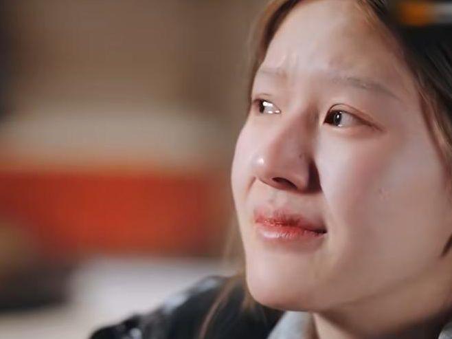 Sao Cbiz thiếu tình thương cha mẹ: Lộ Tư than thở kể khổ, có người mới sinh đã bị ném thùng rác- Ảnh 2.