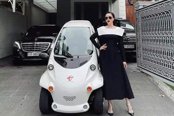 Sao nữ Việt giàu sụ từ khi 16 tuổi: Bố mẹ là trùm bất động sản, rơi vào trầm cảm vì cháy nhà- Ảnh 7.