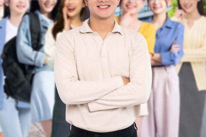 Dùng chứng minh thư giả hẹn hò nhiều nữ sinh, ép phá thai, giảng viên bị sa thải- Ảnh 1.