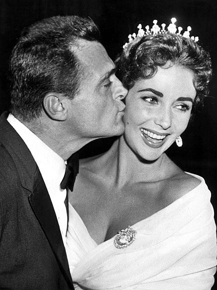 8 cuộc hôn nhân của huyền thoại Elizabeth Taylor- Ảnh 4. 8 cuộc hôn nhân của huyền thoại Elizabeth Taylor- Ảnh 4.