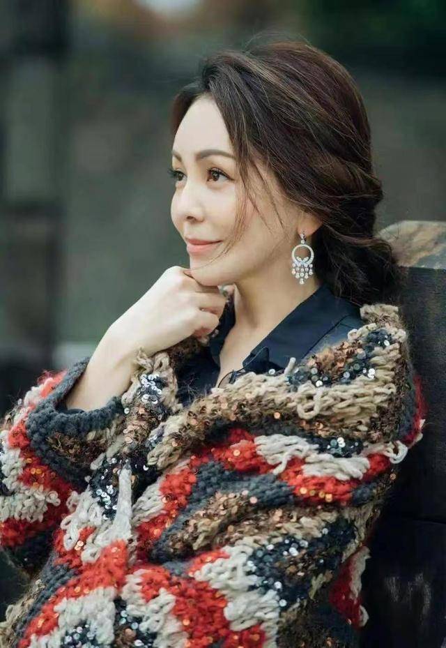 4 quý bà màn ảnh Hoa ngữ: Đẹp từ thần thái, sang từ cốt cách, không ai