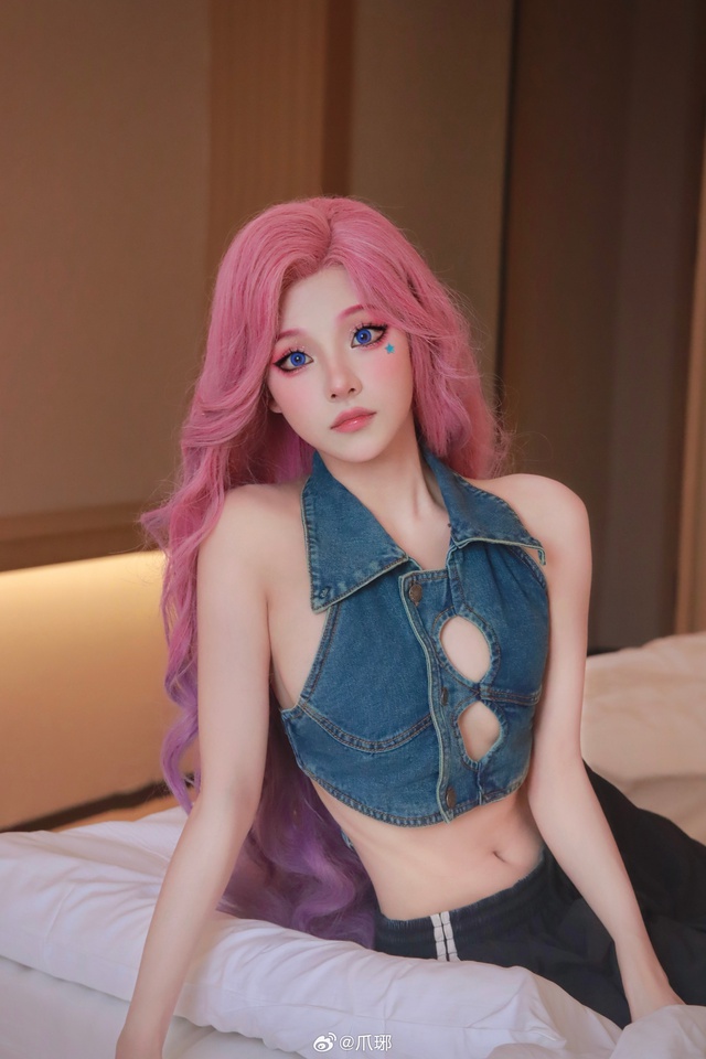 Nàng thơ cosplay xinh như mộng, thần thái lay động