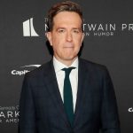 Ed Helms Tiết Lộ Món Quà “Bá Đạo” Mà Zach Galifianakis Gửi Phi Công Trực Thăng Trong The Hangover 2 ed helms jswmjpg