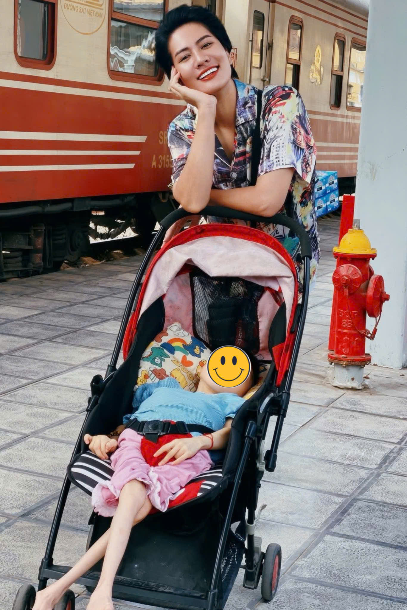 Con gái nữ diễn viên Vbiz bị bại não: Nhiễm khuẩn từ trong bụng mẹ, 14 tuổi như bé sơ sinh- Ảnh 3. Con gái nữ diễn viên Vbiz bị bại não: Nhiễm khuẩn từ trong bụng mẹ, 14 tuổi như bé sơ sinh- Ảnh 3.