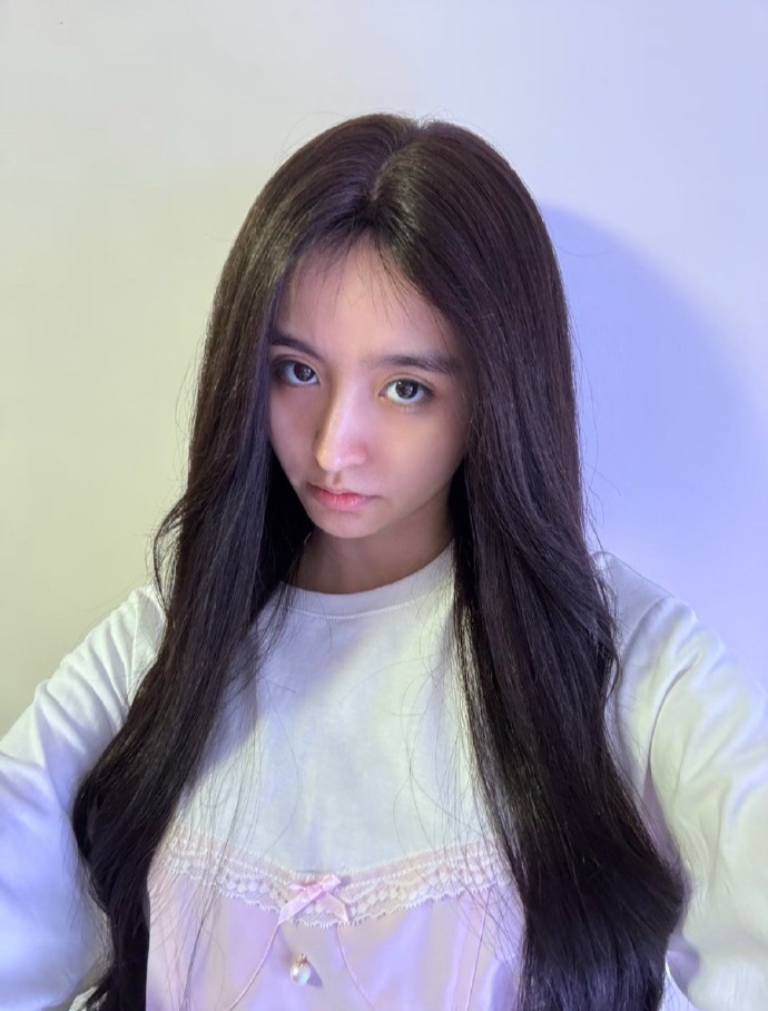 Mỹ nữ gen Z có visual đắt giá nhất showbiz bất ngờ tàn tạ đến đau lòng, cạo trọc đầu gây sốc MXH- Ảnh 4.