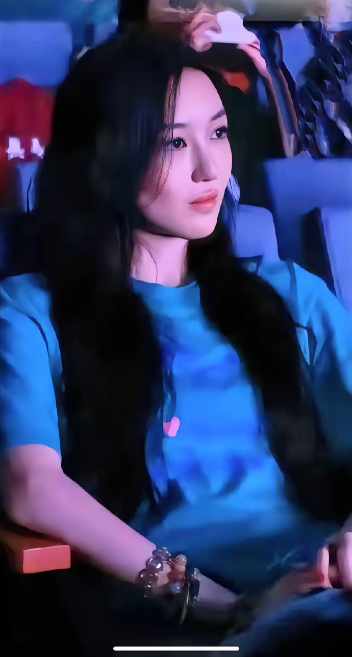 Không nhận ra con gái 19 tuổi của Vương Phi sau 4 lần phẫu thuật hở hàm ếch- Ảnh 1.