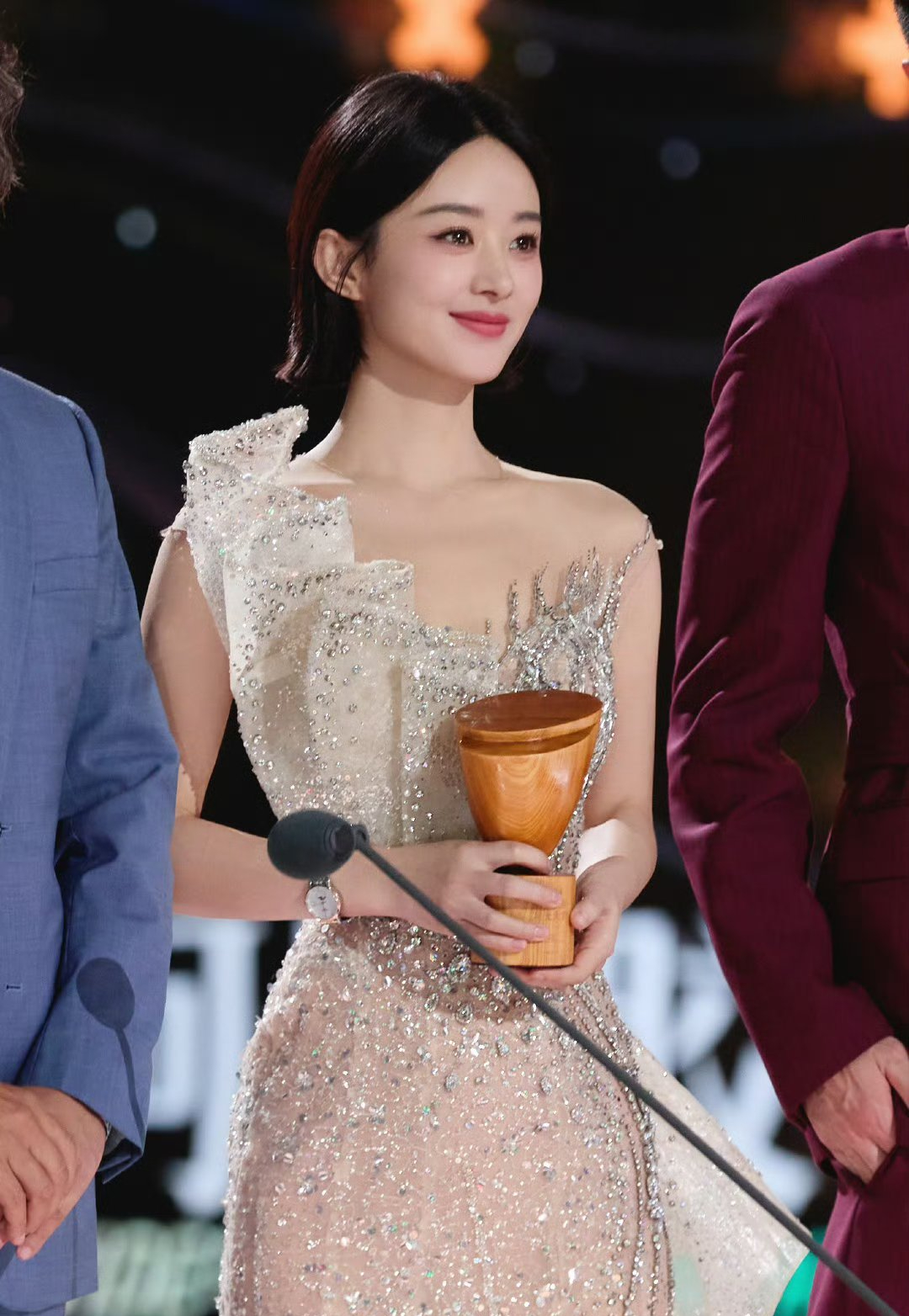 Drama vị trí đứng tại sự kiện hot nhất Cbiz đầu năm 2025: Triệu Lệ Dĩnh, Đường Yên cùng loạt sao bị lôi vào cuộc- Ảnh 3. Drama vị trí đứng tại sự kiện hot nhất Cbiz đầu năm 2025: Triệu Lệ Dĩnh, Đường Yên cùng loạt sao bị lôi vào cuộc- Ảnh 3.