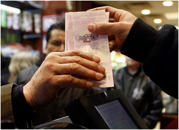 Trúng số 35 tỷ, chồng lén lút