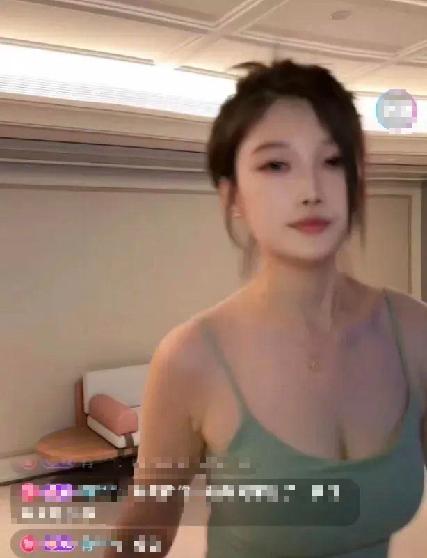Vừa livestream vừa tập thể dục, nữ streamer khiến fan nam mê mẩn, công khai xin hẹn ở khách sạn- Ảnh 4. Vừa livestream vừa tập thể dục, nữ streamer khiến fan nam mê mẩn, công khai xin hẹn ở khách sạn- Ảnh 4.