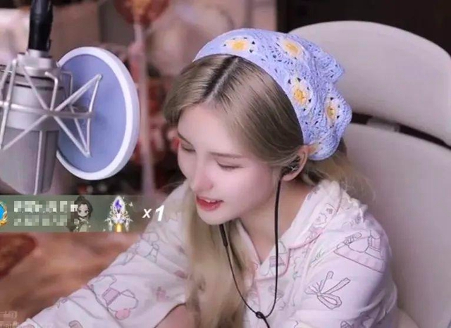 Than nghèo kể khổ với fan để Than nghèo kể khổ với fan để