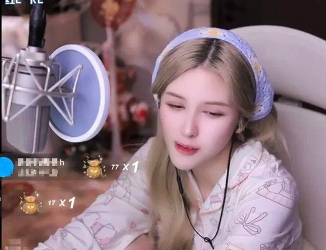 Than nghèo kể khổ với fan để Than nghèo kể khổ với fan để