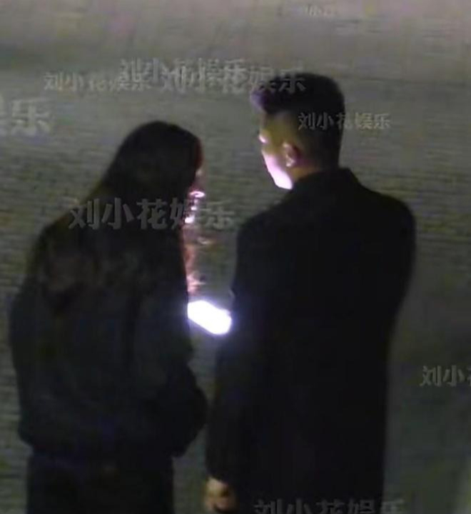 Mâu thuẫn lên tới đỉnh điểm khi nữ diễn viên kiểm tra điện thoại của đối phương