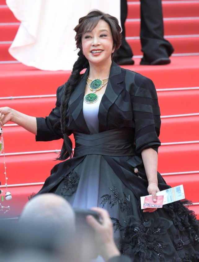 Đang xúng xính dự Cannes 2025, 1 sao nữ hạng A gặp biến căng và có nguy cơ đi tù- Ảnh 1.