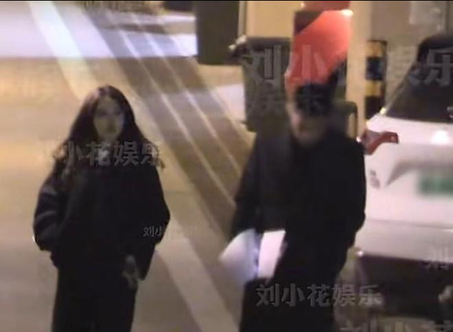 Trương Giai Ninh tỏ thái độ bực dọc, khó chịu ra mặt với bạn trai