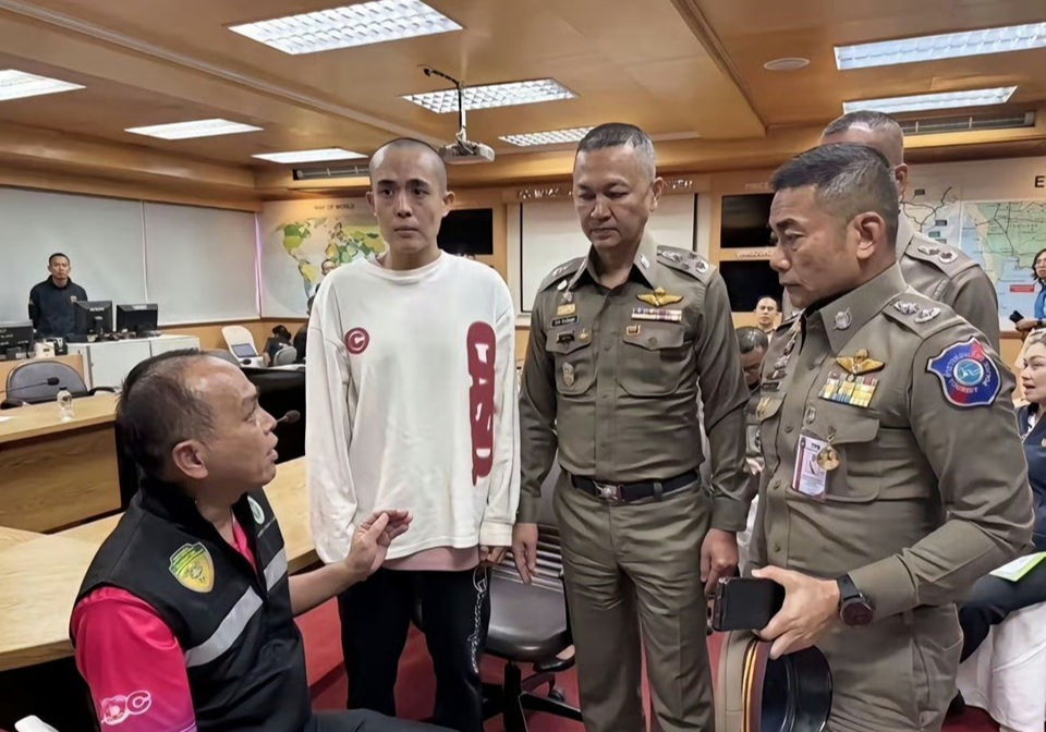 Nóng: Dẫn độ 10 nghi phạm buôn người, lừa bán nghệ sĩ sang biên giới Thái Lan - Myanmar về nước- Ảnh 3. Nóng: Dẫn độ 10 nghi phạm buôn người, lừa bán nghệ sĩ sang biên giới Thái Lan - Myanmar về nước- Ảnh 3.