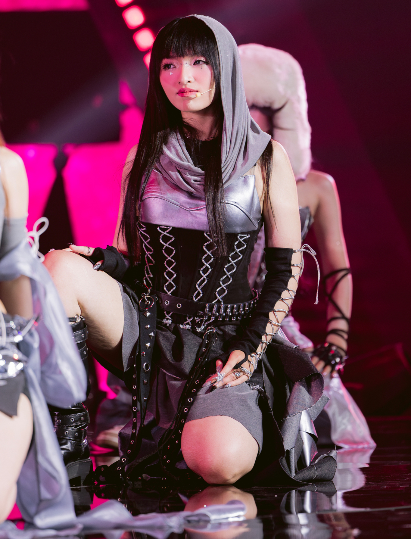 Em Xinh Say Hi đầu tiên bị chỉ trích: Nghi