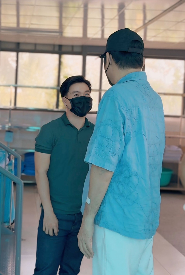 Giấu mặt cả tháng trời hậu đột quỵ, diễn viên Huỳnh Anh Tuấn lần đầu lộ diện khác lạ gây lo lắng- Ảnh 2.