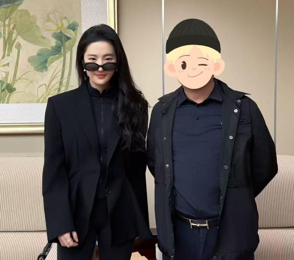 Lưu Diệc Phi lộ bụng bầu?- Ảnh 4.