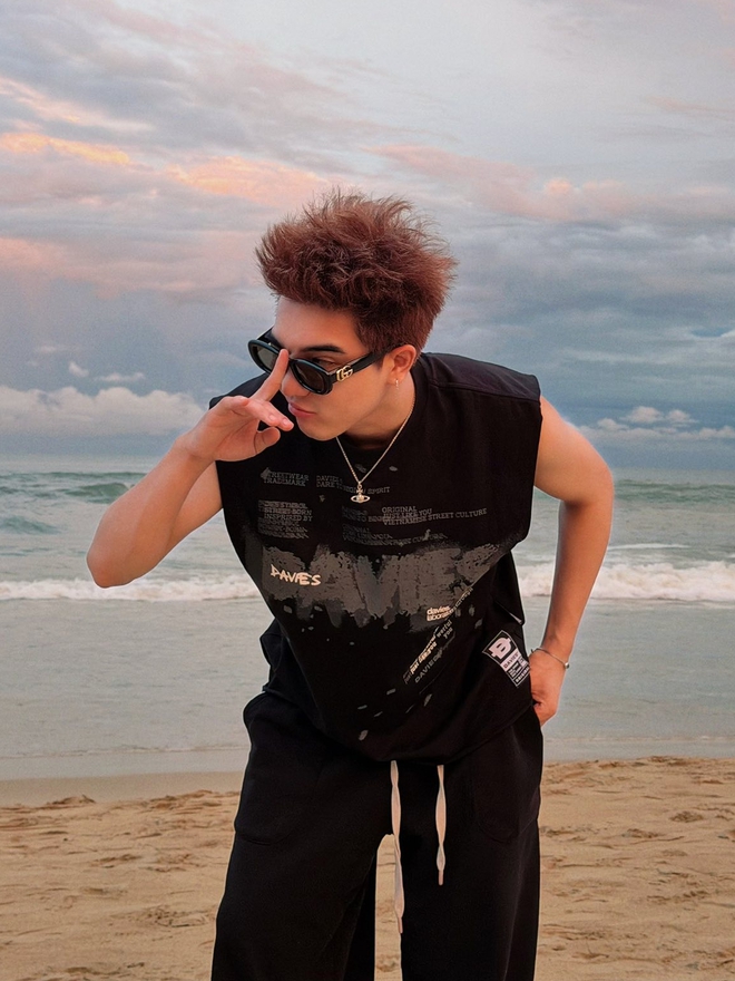 Vừa công khai yêu CiiN lập tức bị netizen tranh cãi, OgeNus im lặng để 2 đàn anh ra mặt