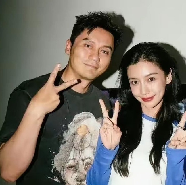 Nóng nhất MXH Weibo: Angelababy vào khách sạn với người mẫu nam trẻ tuổi sau khi