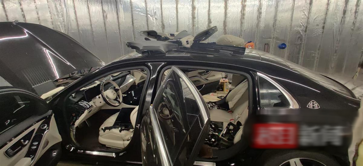 Nam thanh niên thuê Maybach 5 tỷ đồng rồi bị mất cắp, cảnh sát điều tra phát hiện hành vi phạm tội trong phòng kín, bắt giữ 5 đối tượng- Ảnh 5.