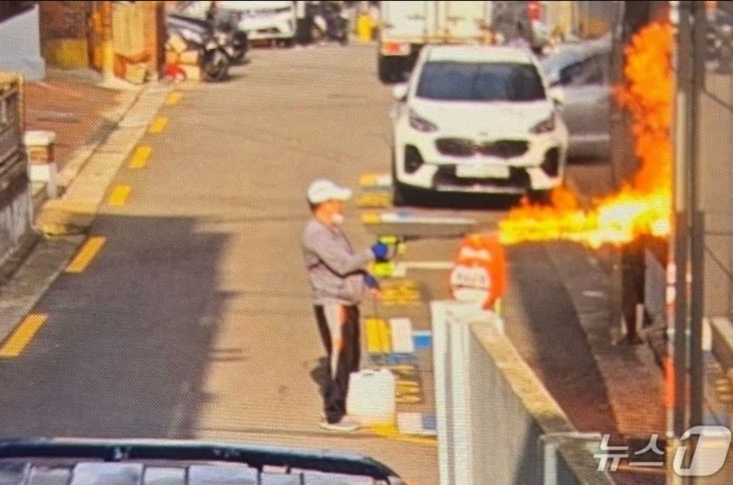 Cháy chung cư 21 tầng ở Seoul: Người dân hoảng loạn nhảy xuống từ ban công, phát hiện vật bất ngờ tại hiện trường- Ảnh 4.