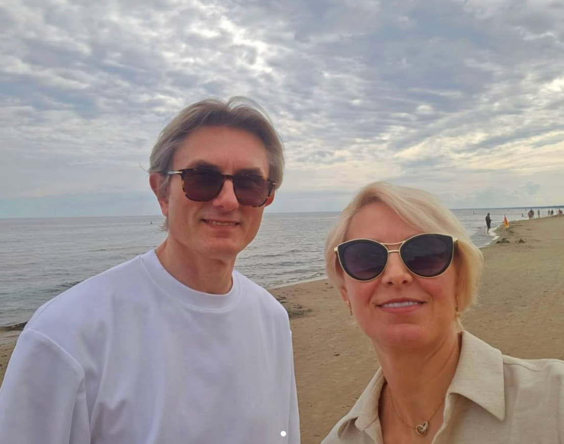 Người đàn ông này là ai mà video quay thoáng qua hút hàng triệu lượt xem, netizen truy tìm thông tin chỉ nhờ một khoảnh khắc?- Ảnh 4. Người đàn ông này là ai mà video quay thoáng qua hút hàng triệu lượt xem, netizen truy tìm thông tin chỉ nhờ một khoảnh khắc?- Ảnh 4.