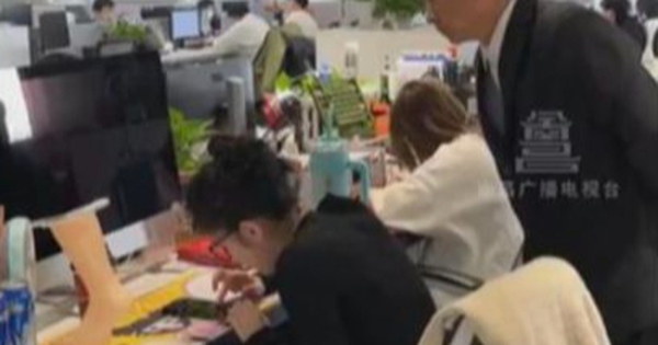 "Công ty TNHH Giả vờ làm việc" xuất hiện: Người thất nghiệp trả tiền để được ngụy trang đi làm giấu gia đình và thỏa thích mắng sếp edit d8029788 1736219502008582743509 1736225520896 17362255209531683679385 0 0 254 406 crop 1736225552645554863076jpeg