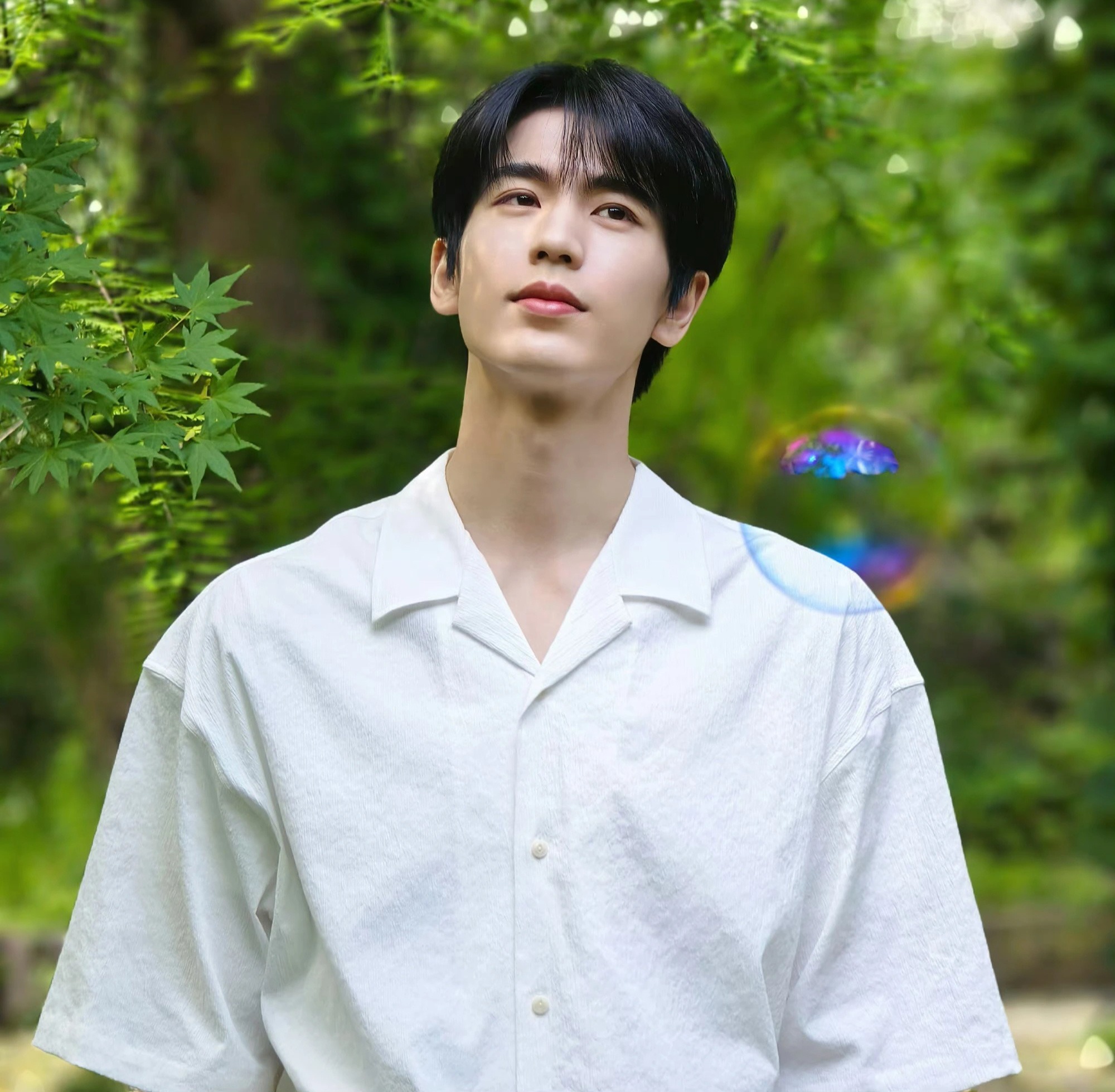 “Nam thần 97” bị rình mò, quấy rối tới mức đổi khách sạn 5 lần, phải tháo chạy khỏi sự kiện- Ảnh 2. “Nam thần 97” bị rình mò, quấy rối tới mức đổi khách sạn 5 lần, phải tháo chạy khỏi sự kiện- Ảnh 2.