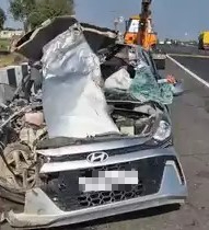 Ô tô gặp tai nạn trên cao tốc, 3 người trong một gia đình tử vong- Ảnh 1. Ô tô gặp tai nạn trên cao tốc, 3 người trong một gia đình tử vong- Ảnh 1.