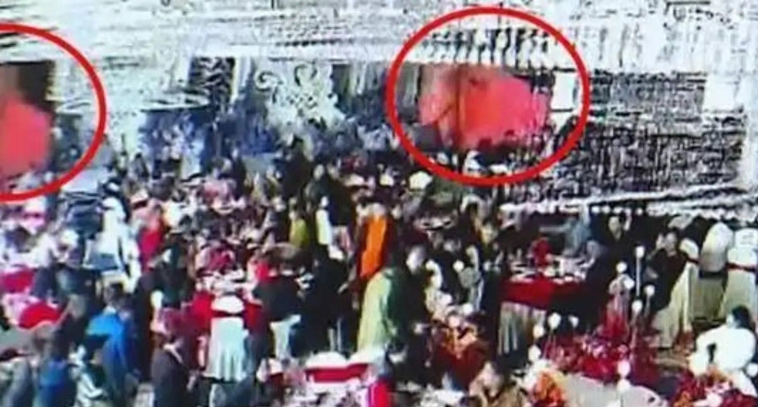 Cô dâu, chú rể sốc nặng khi bị chiếu nhầm clip