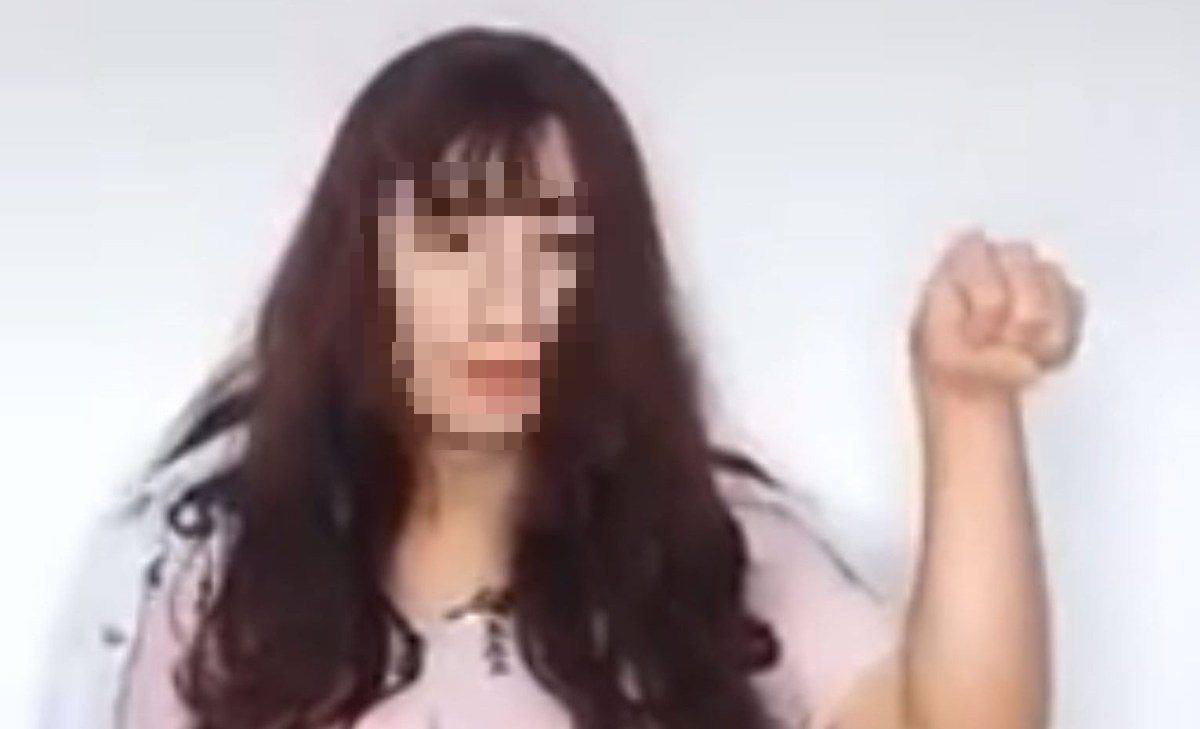 Người đàn ông giả gái lừa nhiều chàng trai qua mạng: Có nạn nhân hoảng loạn đến mắc bệnh tâm lý- Ảnh 1. Người đàn ông giả gái lừa nhiều chàng trai qua mạng: Có nạn nhân hoảng loạn đến mắc bệnh tâm lý- Ảnh 1.