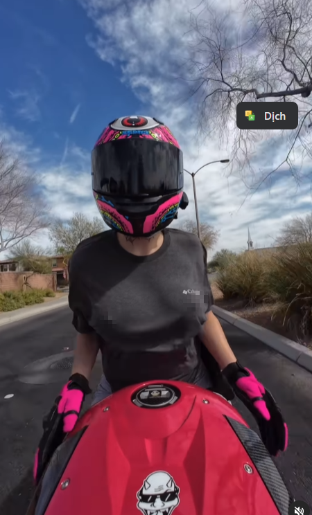 Nữ quái xế gây phẫn nộ khi đăng tải video vừa nhạy cảm vừa có tính chất cực nguy hiểm- Ảnh 5. Nữ quái xế gây phẫn nộ khi đăng tải video vừa nhạy cảm vừa có tính chất cực nguy hiểm- Ảnh 5.