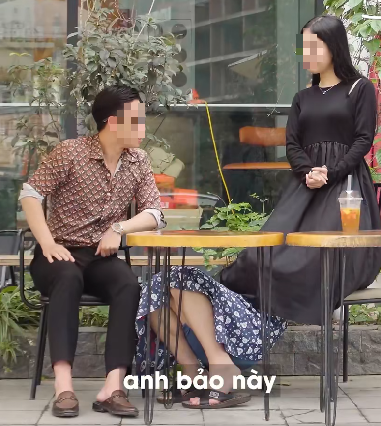 Video chàng trai núp trong váy bạn thân Video chàng trai núp trong váy bạn thân