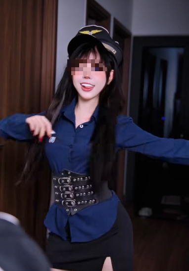 Có hành động gây tranh cãi, cô gái chơi