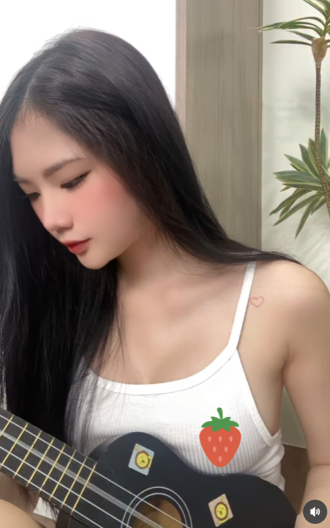 "Nóng" hơn cả clip của Chang Xi, dân mạng xôn xao với khoảnh khắc chơi đàn táo bạo edit screenshot 2025 06 12 162627 1749720464519755121482 1749782589924 1749782590125237457324