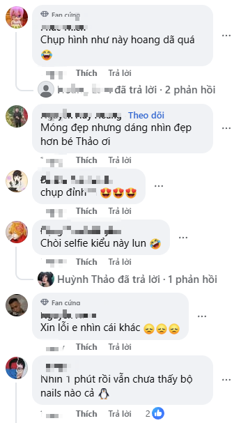 Chỉ khoe bộ móng mới, cô nàng