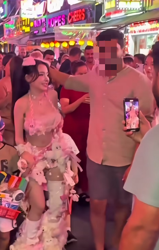 Ngân 98 biến thành búp bê xuống phố, khéo léo né fan nam sau những sự cố bị động chạm nhạy cảm- Ảnh 8.