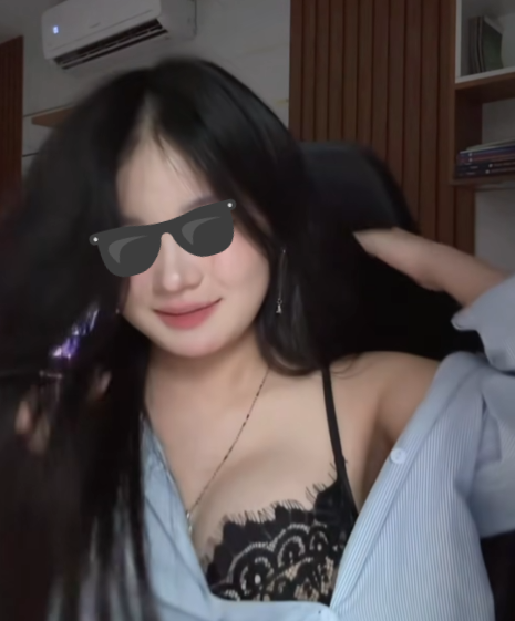 "Bạo tay" kéo áo khoe nội y hờ hững, một gái xinh TikTok nhận phản ứng trái chiều edit screenshot 2025 08 13 101746 17550552148671065853036 1755055906887 1755055907144974635845