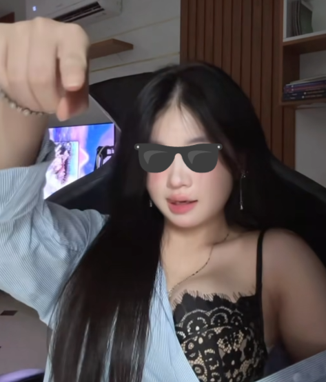 "Bạo tay" kéo áo khoe nội y hờ hững, một gái xinh TikTok nhận phản ứng trái chiều edit screenshot 2025 08 13 101802 1755055188025186458775 1755055904991 17550559051641193863081